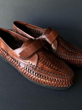 Nice Vintage Preppy Lion’s Den by Haband Brown Woven Leather Slip-On Loafers